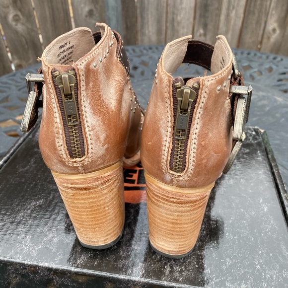 Freebird (Violet) Taupe Heeled Boots - Picture 6 of 7